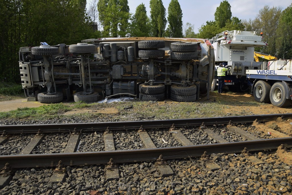 Schwerer VU LKW Zug Bergheim Kenten Koelnerstr P398.JPG - Miklos Laubert